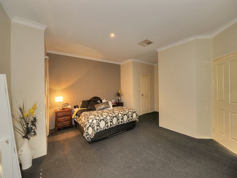 200 Peelwood Parade, Halls Head WA 6210