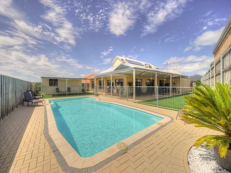 60 Quandong Parkway, Halls Head WA 6210