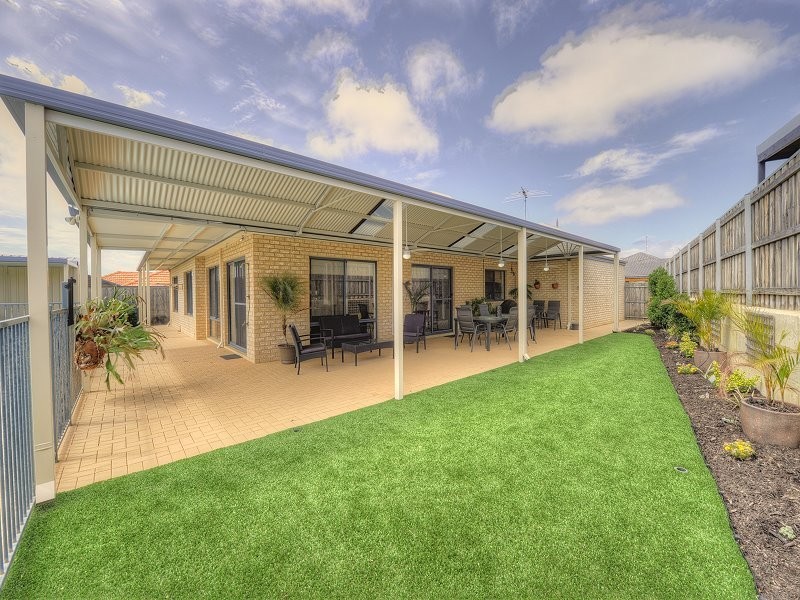 60 Quandong Parkway, Halls Head WA 6210