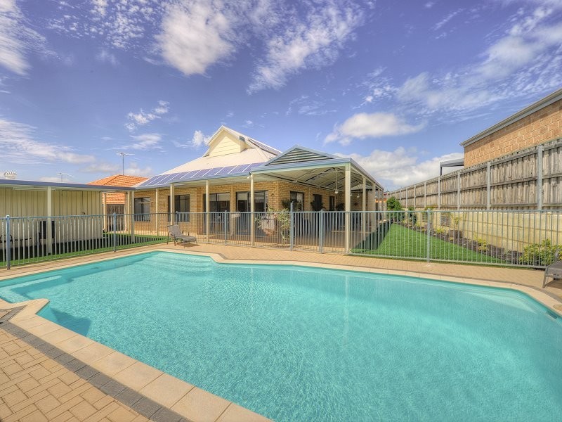 60 Quandong Parkway, Halls Head WA 6210