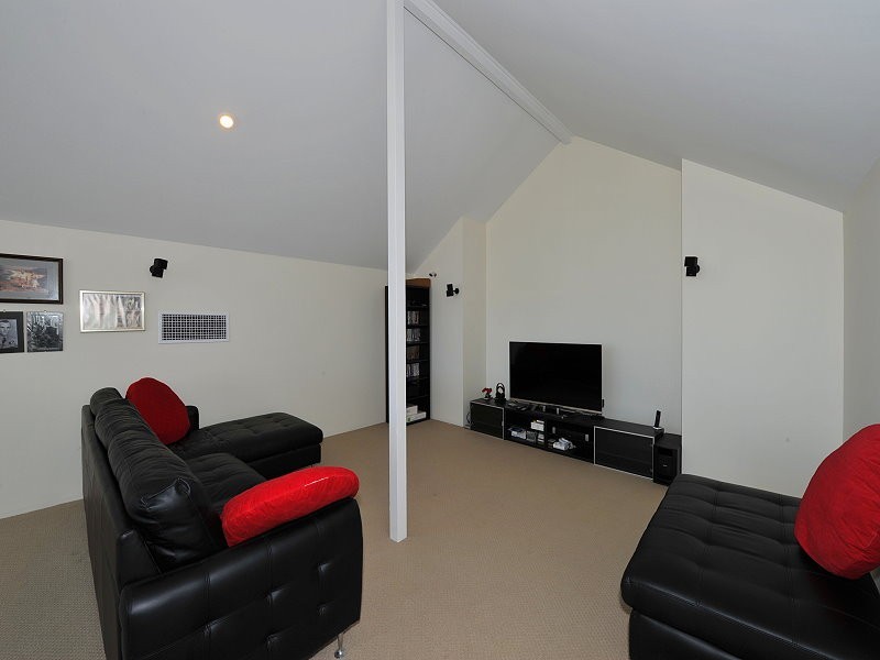 60 Quandong Parkway, Halls Head WA 6210