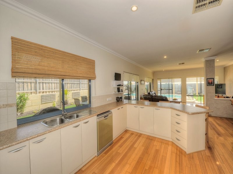 60 Quandong Parkway, Halls Head WA 6210