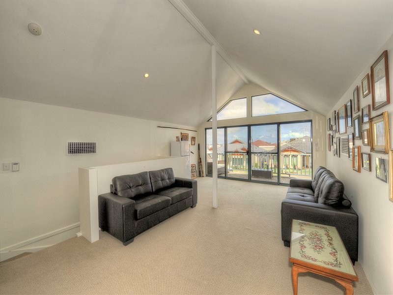 60 Quandong Parkway, Halls Head WA 6210