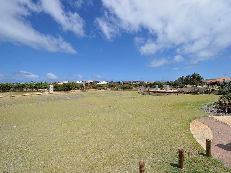 60 Quandong Parkway, Halls Head WA 6210