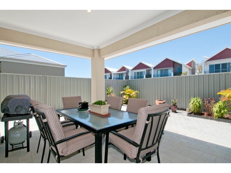 8 Butcherbird Loop, Erskine WA 6210