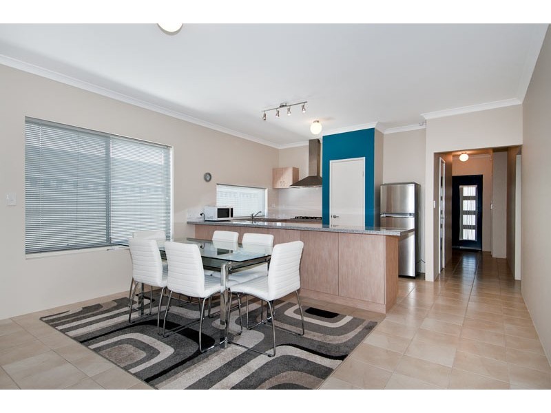 8 Butcherbird Loop, Erskine WA 6210