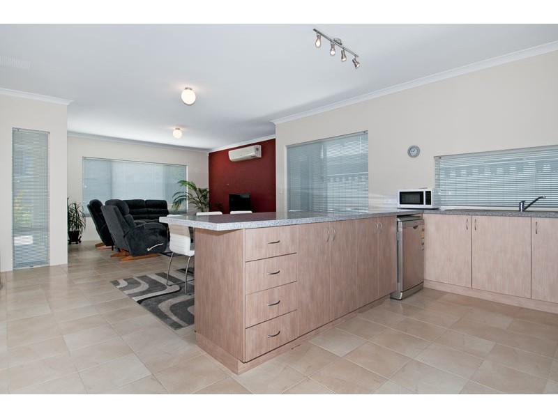 8 Butcherbird Loop, Erskine WA 6210