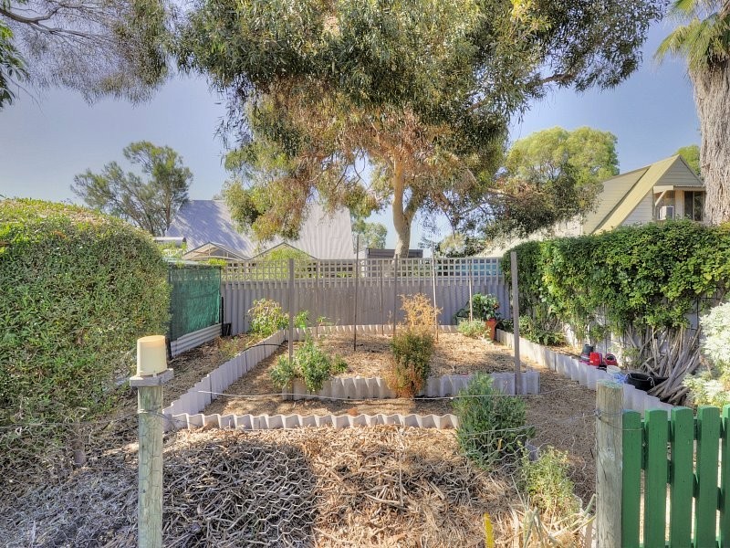 10 Allamanda Way, Halls Head WA 6210