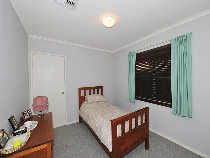 10 Allamanda Way, Halls Head WA 6210