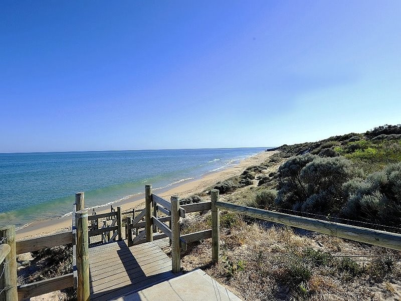 10 Allamanda Way, Halls Head WA 6210