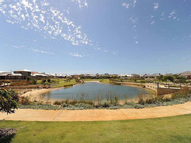 10 Allamanda Way, Halls Head WA 6210