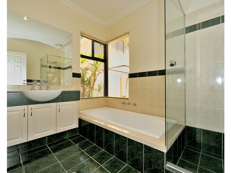 29 Leisure Way, Halls Head WA 6210