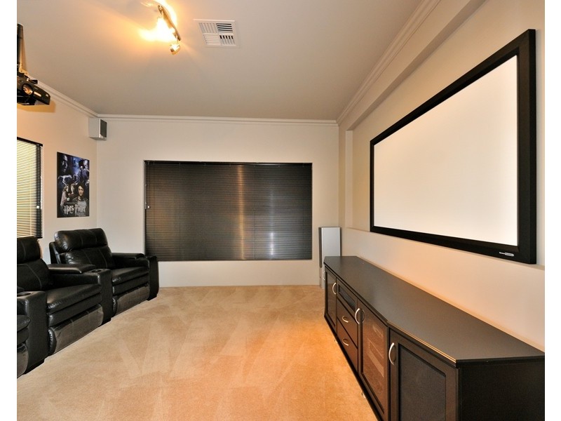 29 Leisure Way, Halls Head WA 6210