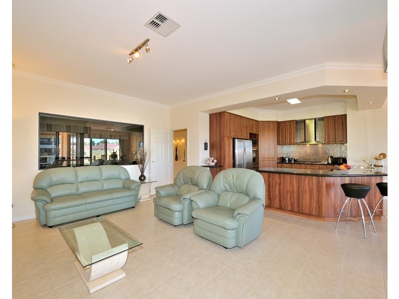 29 Leisure Way, Halls Head WA 6210