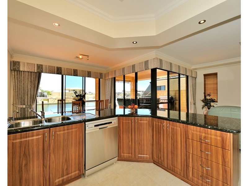 29 Leisure Way, Halls Head WA 6210