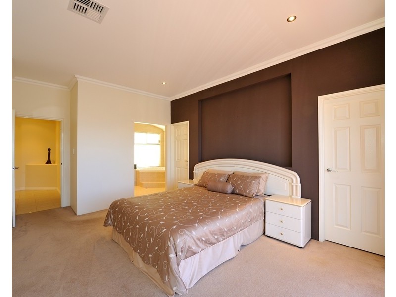 29 Leisure Way, Halls Head WA 6210