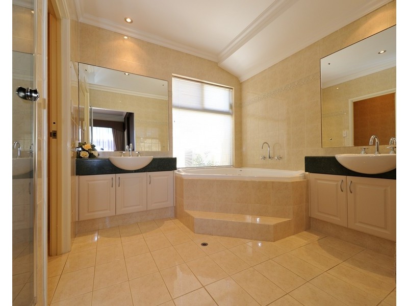 29 Leisure Way, Halls Head WA 6210