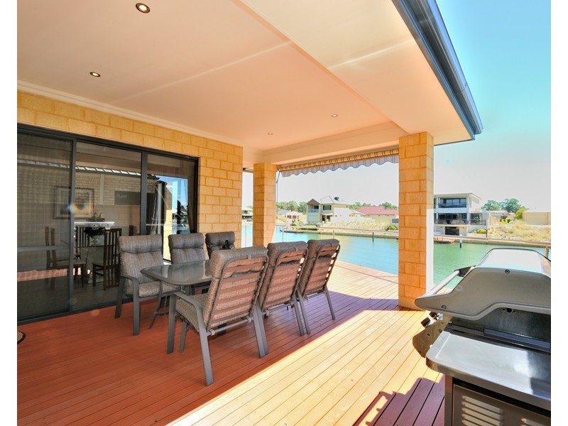 29 Leisure Way, Halls Head WA 6210