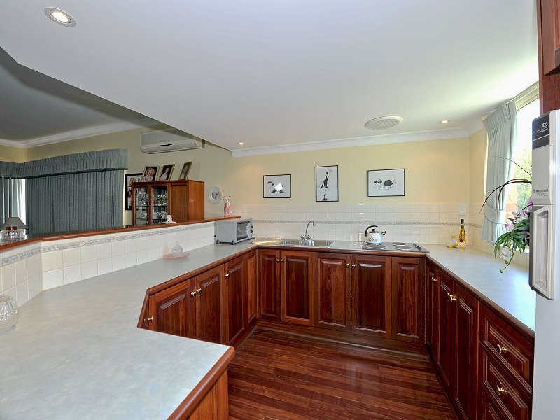 6 Botanic Close, Singleton WA 6175