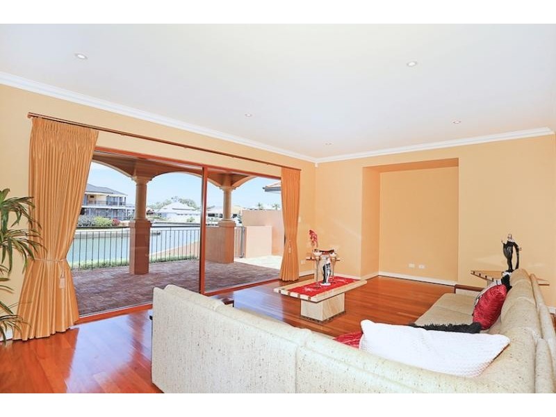 14 Picaroon Place, Halls Head WA 6210