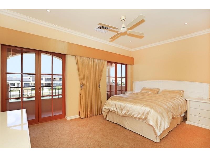 14 Picaroon Place, Halls Head WA 6210