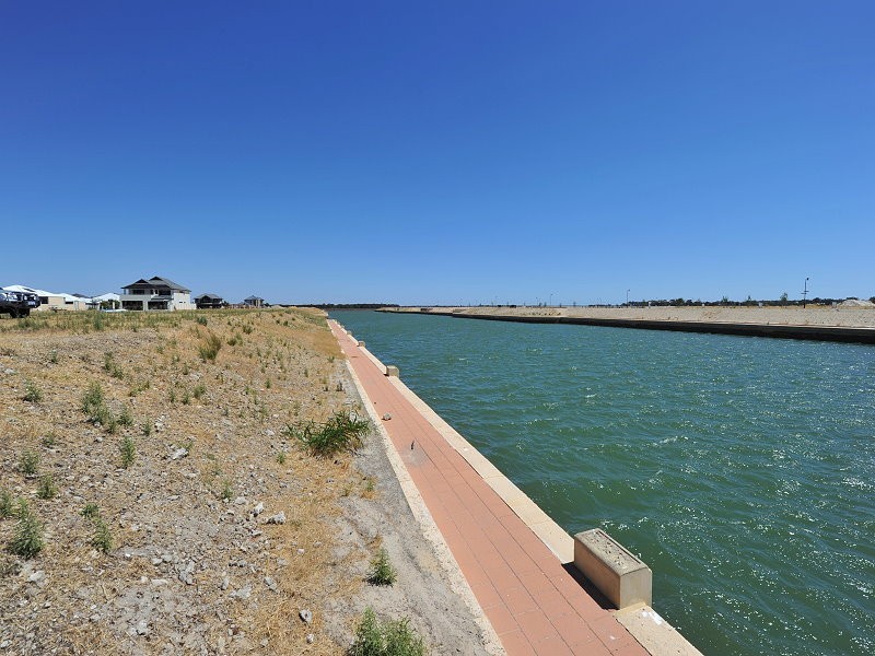 34 Arcadia Close, Dudley Park WA 6210