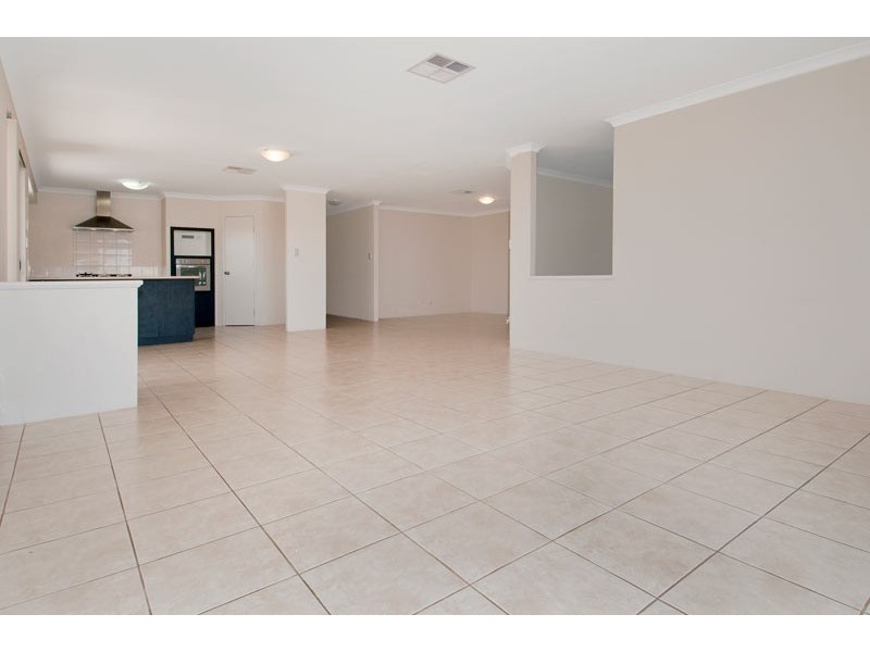 5 Loretta Parkway, Lakelands WA 6180