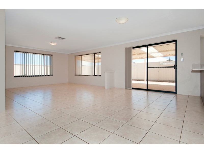 5 Loretta Parkway, Lakelands WA 6180