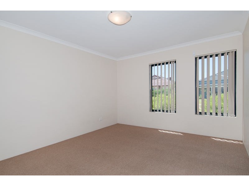 5 Loretta Parkway, Lakelands WA 6180