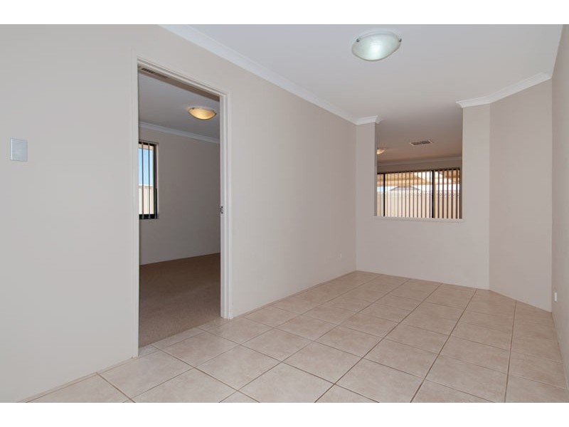 5 Loretta Parkway, Lakelands WA 6180