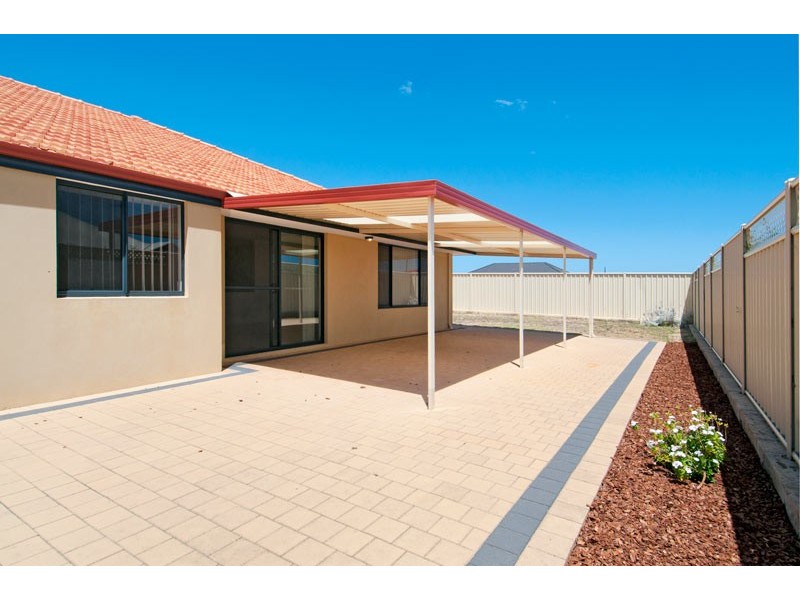 5 Loretta Parkway, Lakelands WA 6180