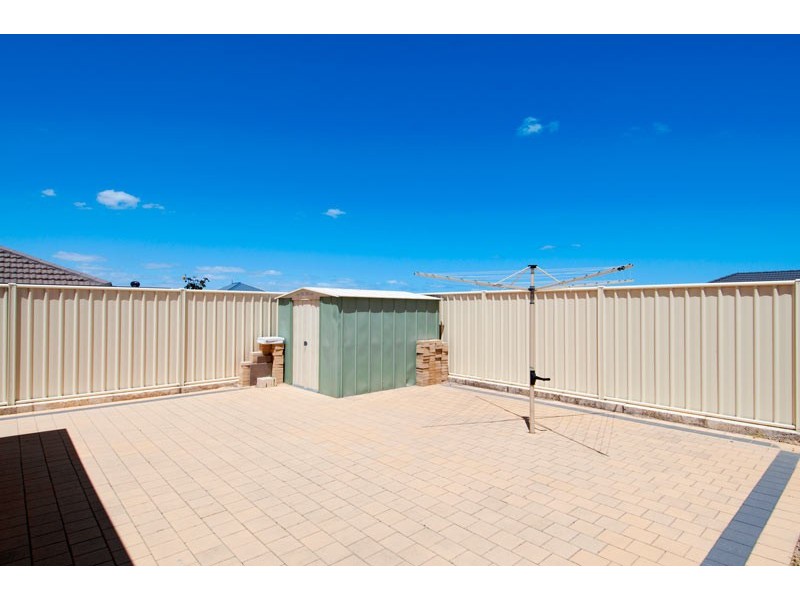 5 Loretta Parkway, Lakelands WA 6180