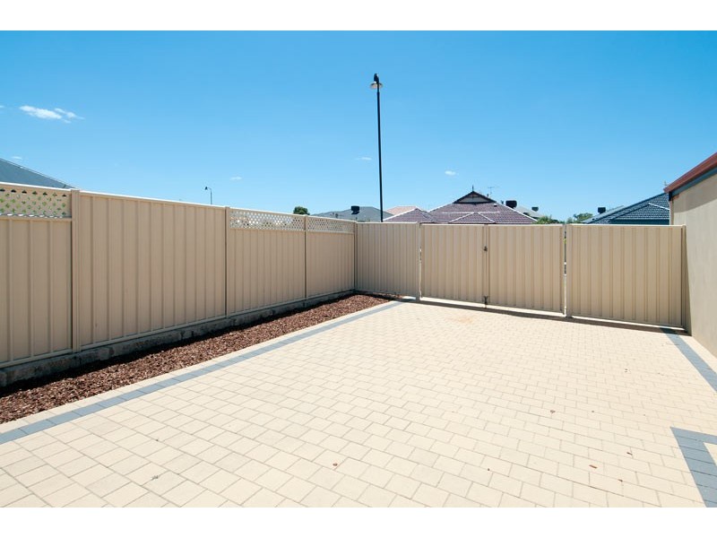 5 Loretta Parkway, Lakelands WA 6180