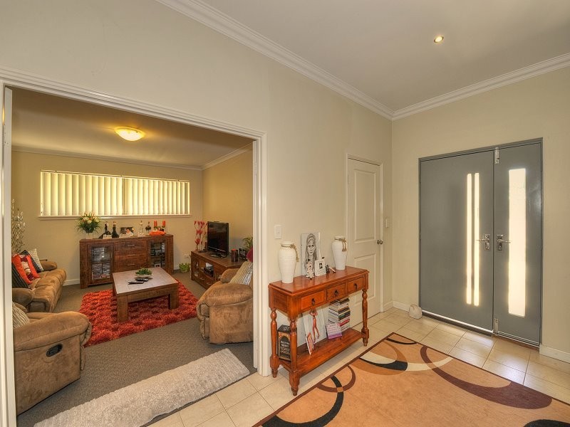 60 Silverton Crescent, Erskine WA 6210