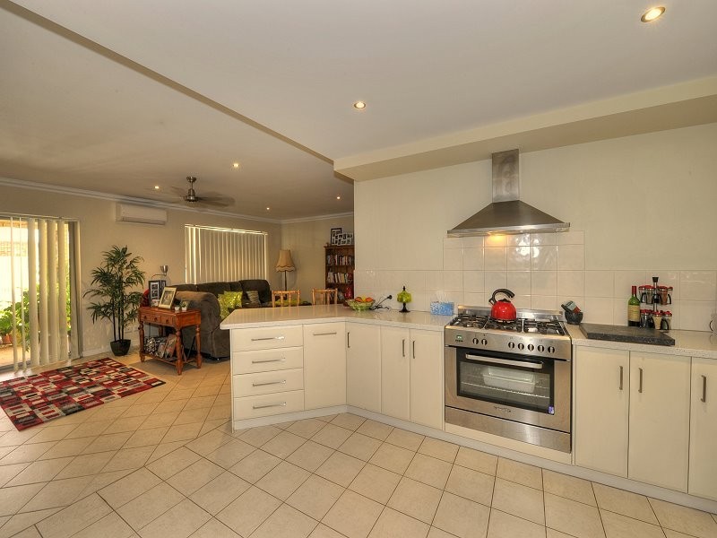 60 Silverton Crescent, Erskine WA 6210