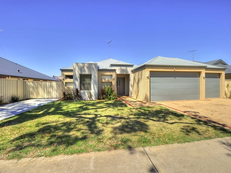 60 Silverton Crescent, Erskine WA 6210