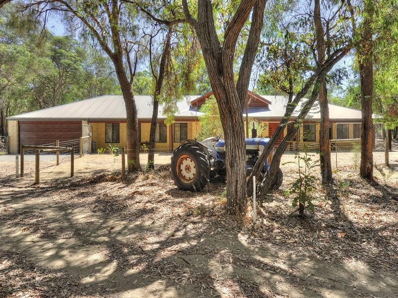 4 Yalgorup Drive, Bouvard WA 6211