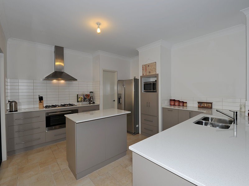 4 Yalgorup Drive, Bouvard WA 6211