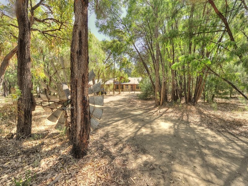 4 Yalgorup Drive, Bouvard WA 6211