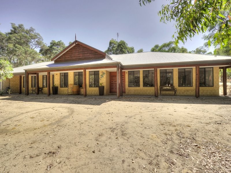 4 Yalgorup Drive, Bouvard WA 6211