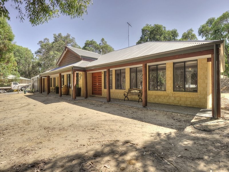 4 Yalgorup Drive, Bouvard WA 6211