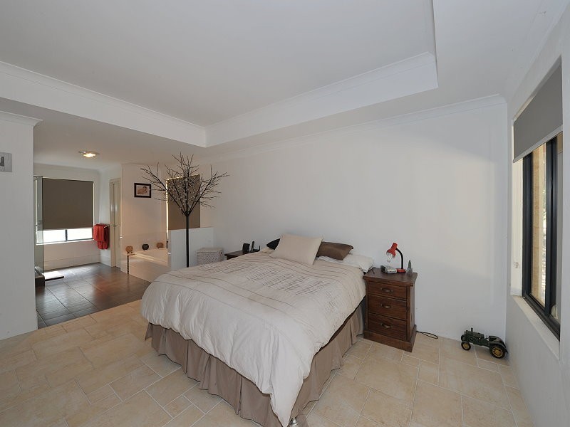 4 Yalgorup Drive, Bouvard WA 6211