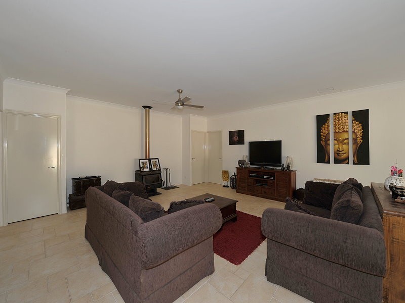 4 Yalgorup Drive, Bouvard WA 6211