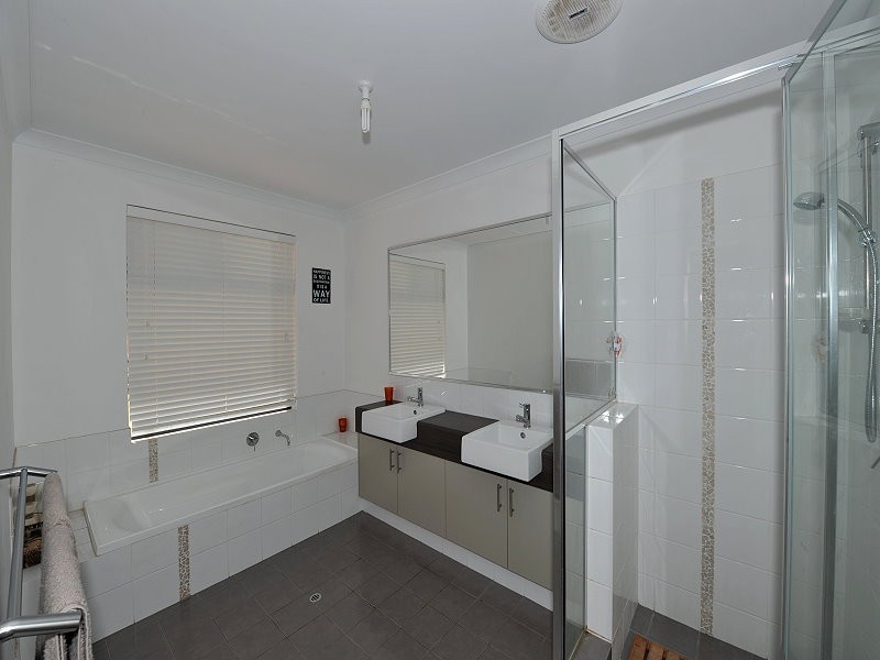 4 Yalgorup Drive, Bouvard WA 6211