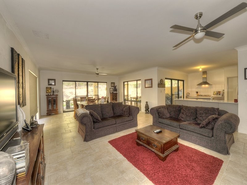 4 Yalgorup Drive, Bouvard WA 6211