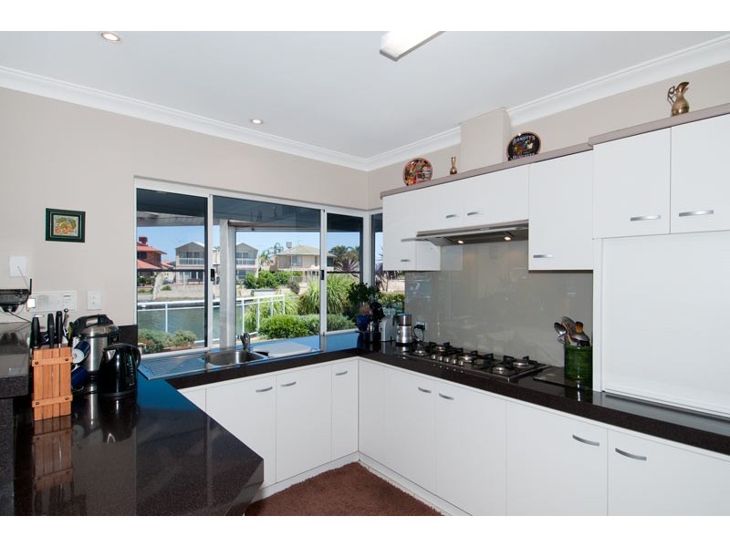 115 Leslie Street, Dudley Park WA 6210