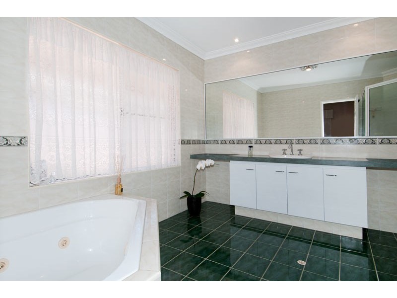 115 Leslie Street, Dudley Park WA 6210