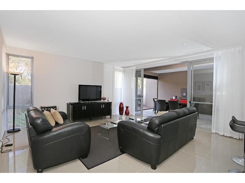 84 Whimbrel Crescent, Coodanup WA 6210