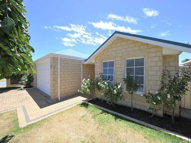 1 Brouwer Trail, Dudley Park WA 6210