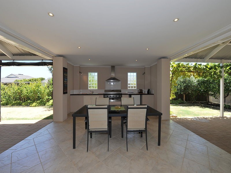 1 Brouwer Trail, Dudley Park WA 6210